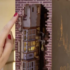 Revell Booknook - Tiny Adventures Diagon Alley - Harry Potter Discount