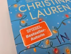In a Holidaze - Ihr Weihnachtswunsch führt zu Gefühlschaos unterm Mistelzweig-Piper Verlag GmbH Hot