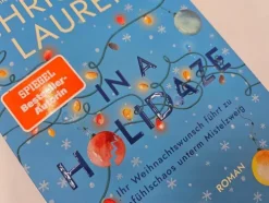 In a Holidaze - Ihr Weihnachtswunsch führt zu Gefühlschaos unterm Mistelzweig-Piper Verlag GmbH Hot